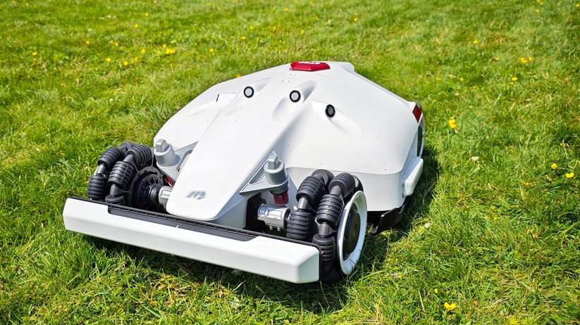 Mammotion-Luba-AWD-3000-01