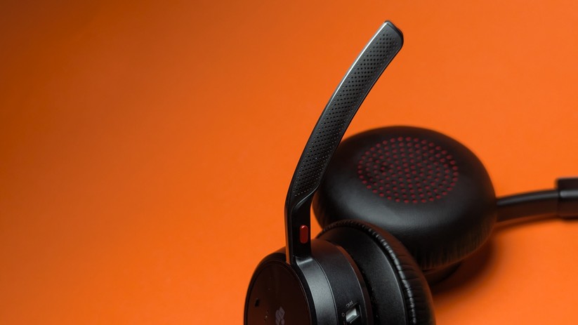Manchmal fest verbaut, manchmal abnehmbar und manchmal im Gehäuse versteckt: Mikrofone machen Headphones zu Headsets.
