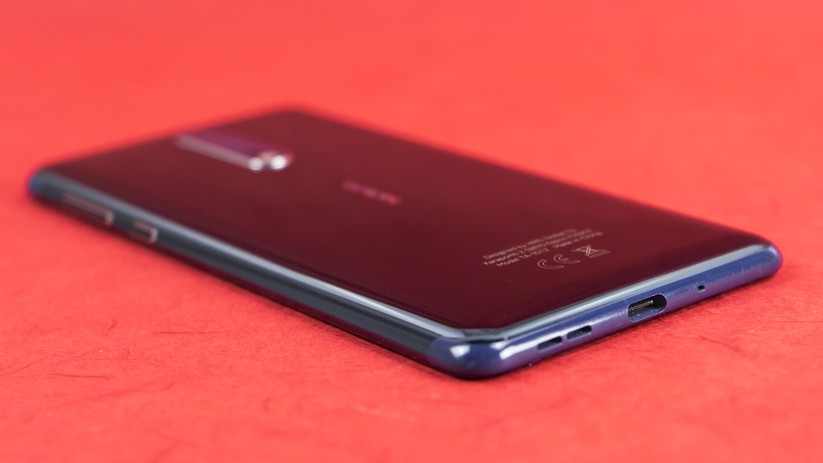 Der Anschluss USB Type C am Nokia 8 befindet sich am Fußbereich und basiert auf die Spezifikation USB 3.1.