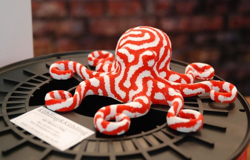 Beim Drucken mit zwei getrennten Extrudern sind saubere Kanten zwischen den Farben möglich.