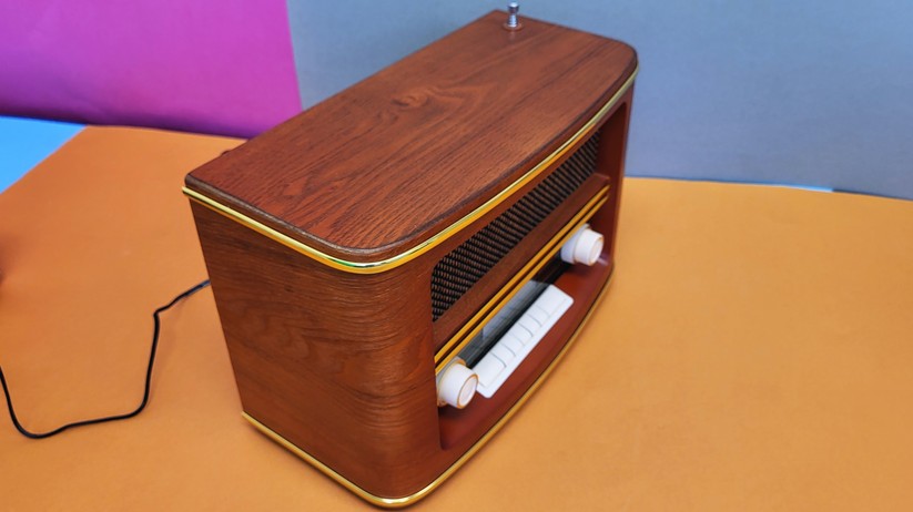 Retro-Radios und Bluetooth-Lautsprecher