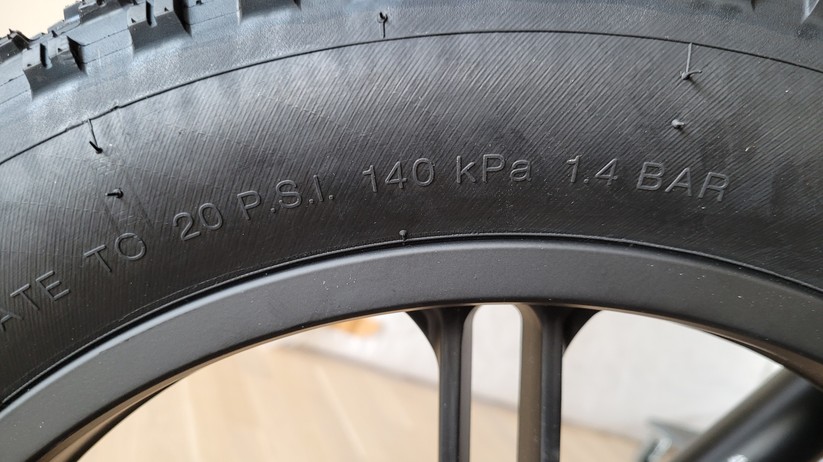  Faltbares E-Fatbike mit Doppelfederung und ergonomischer Sitzposition