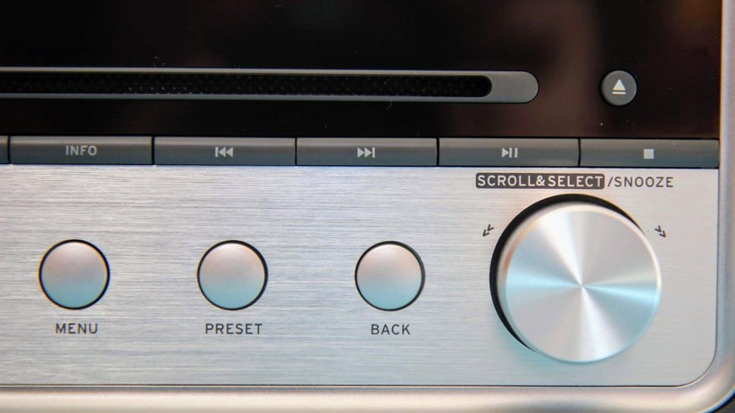 Das robust verarbeitete Digitradio 580 von Technisat bietet DAB+, Internetradio, Bluetooth, CD-Schlitz und die Möglichkeit, Musik über Spotify zu hören.