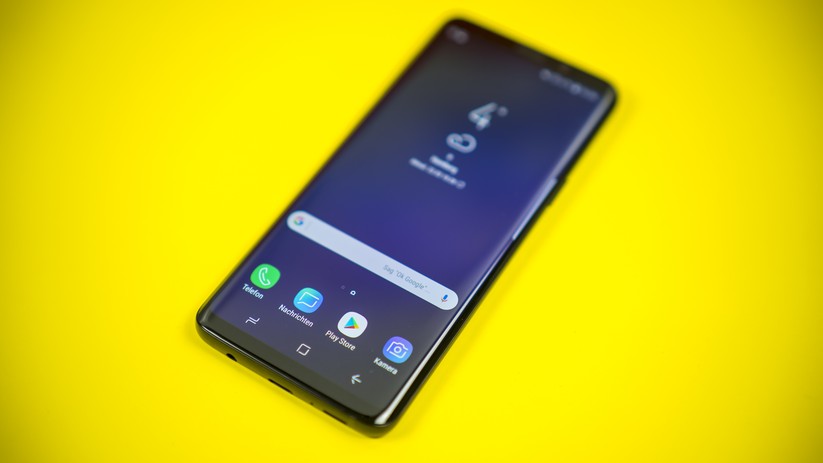 Das Display des Galaxy S9 ist 5,8 Zoll und löst mit QHD+ im 18,5 zu 9 auf.