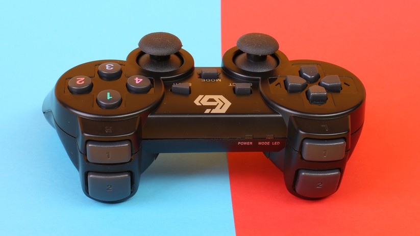 Die LEDs auf der Rückseite informieren über den Betriebszustand des Gamepads.
