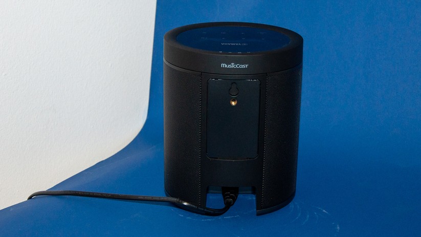 Es fehlt leider ein USB-Slot für Speicher-Sticks. 