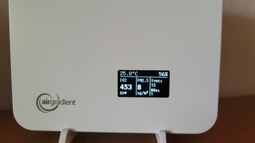 Air Gradient One: Raumluftsensor misst Temperatur, Luftfeuchte, CO₂, Feinstaub in den Klassen PM2.5, 1, 10, 0,3 sowie TVOCs und NOX