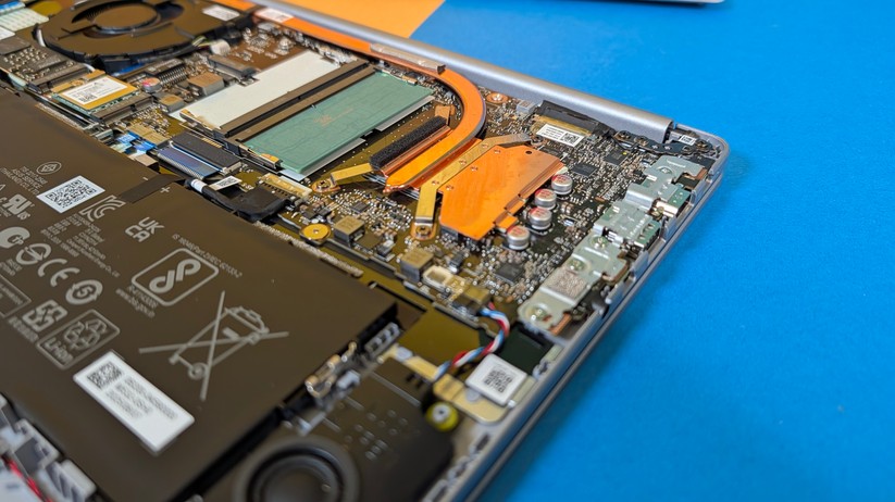 Asus Expert Book PM1 – Bilderstrecke