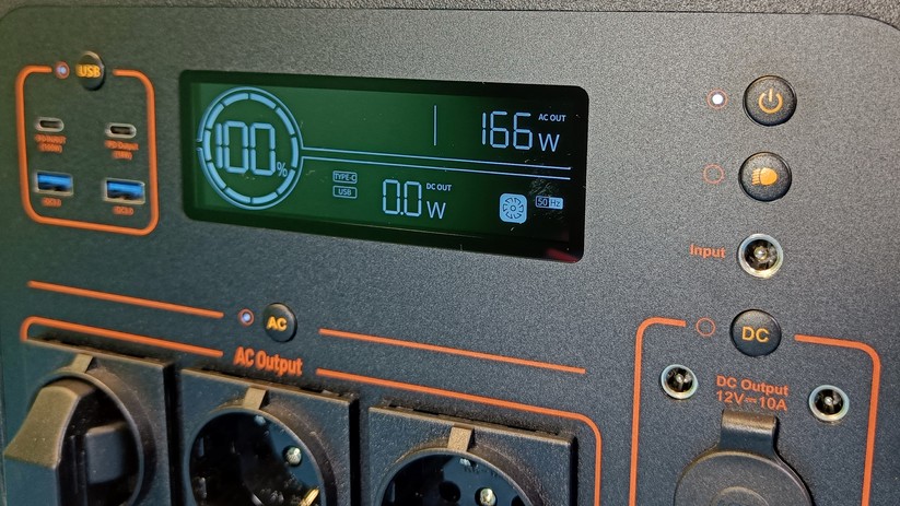 Die N1200 P ist ordentlich verarbeitet und das Display leuchtet ausreichend hell.