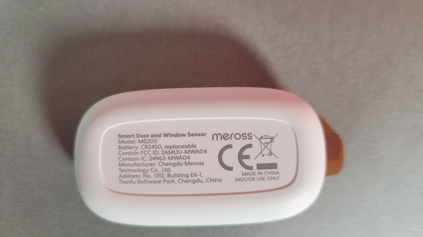 Wer möchte, kann das smarte Thermostatvon Meross mit anderen Komponenten des Herstellers kombinieren und für Automatisierungen verwenden. Mit dem Tür-/Fenster-Sensor Mersoss MS200H können Anwender etwa die Heizleistung stoppen, wenn der Sensor ein geöffnetes Fenster erkennt.