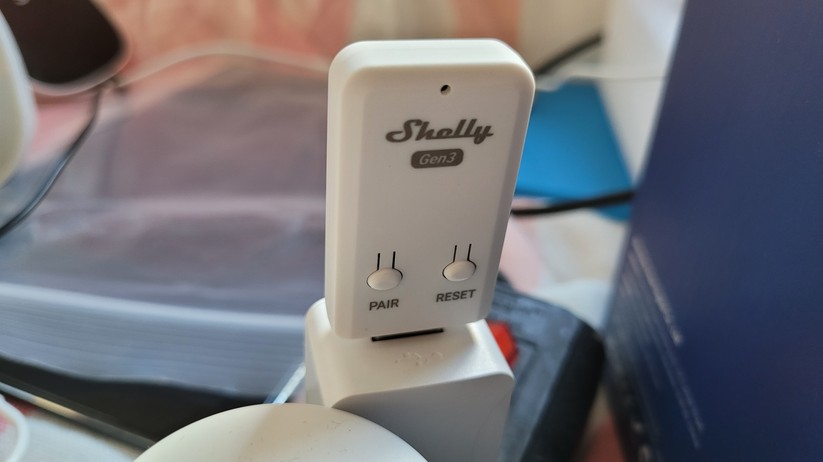 Das neue Heizkörperthermostat Shelly BLU TRV fällt kompakter als der Vorgänger aus, ist günstiger, benötigt aber ein Bluetooth-Gateway.