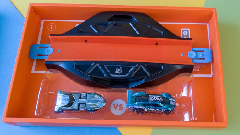 Das Portal gibt es auch einzeln, so lassen sich alte Hotwheels Tracks mit smarten Autos nachrüsten. 