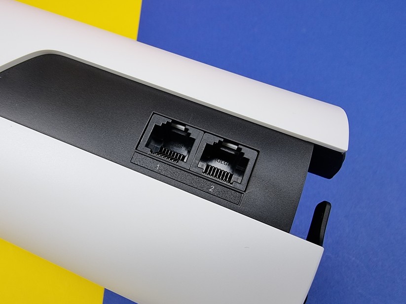 TP-Link Deco M4: Jeder Satellit hat zwei LAN-Anschlüsse. 