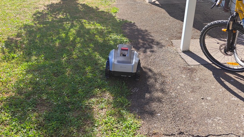 Ecovacs Goat O600 RTK bietet eine Schnittbreite von 19 cm und ist für Rasenflächen bis 600 m². 