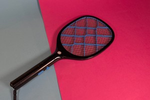 Testsieger kostet 13 Euro: Elektrische Fliegenklatsche Yissvic WD-948 im Test