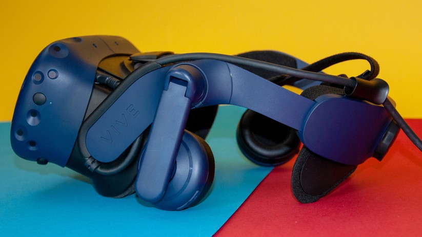 Das Kabel geht am Rücken des Nutzers zum PC. Es ist angenehm lang, wir freuen uns aber auf das kabellose Adapterkit, das HTC plant. 