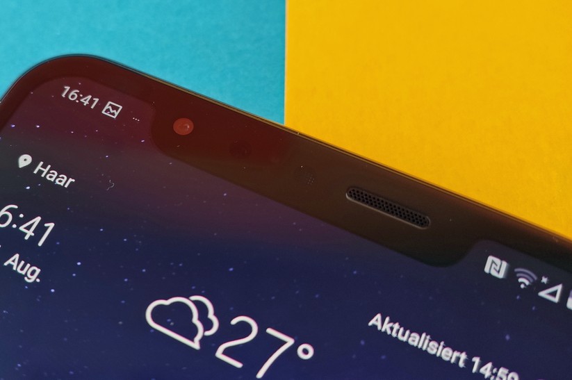 Auffällig große Notch - das wirkt altbacken.