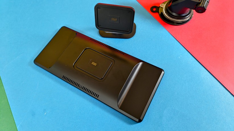 Carpodgo T4 Plus: Monitor mit Halterung