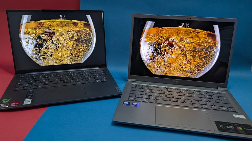 Schwarzwerte von Laptop-Displays in der Gegenüberstellung: IPS (hinten) vs. OLED (vorne)
