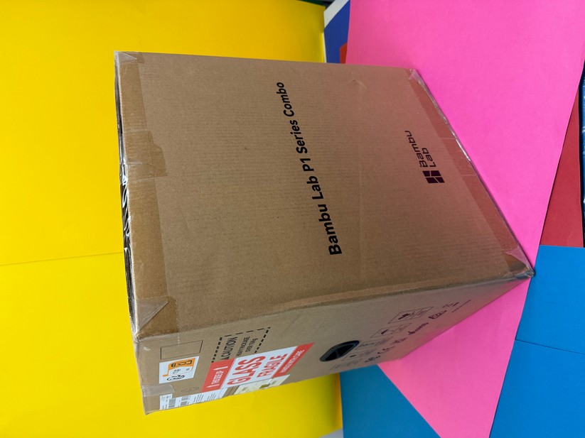 Bambu Labs P1S kommt auch als Combo mit Materialwechsler AMS in einem kompakten Karton.