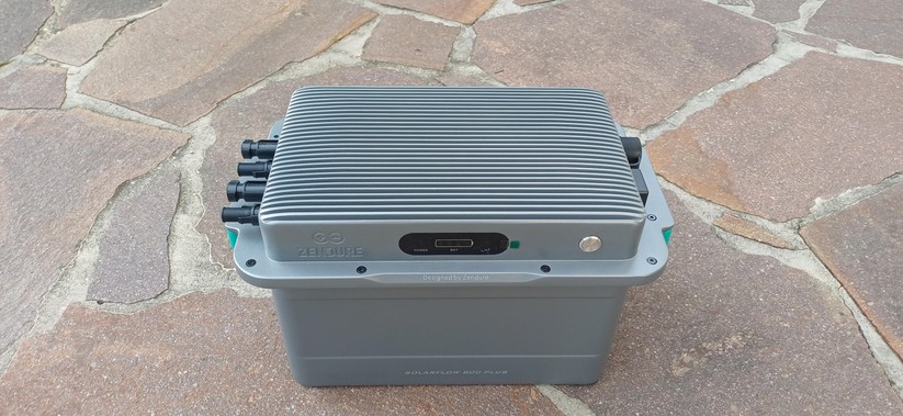  Der Solarflow 800 Plus punktet im Test mit ausgereifter Hardware und Software, sehr hohem AC-zu-AC-Wirkungsgrad und flexibler Erweiterbarkeit – eine absolute Empfehlung in seiner Klasse.