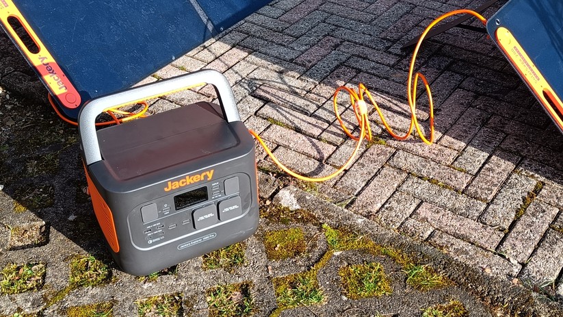 Die Jackery Explorer 1000 Pro verträgt jetzt bis zu 800-W-Solarleistung. Damit dauert das Aufladen theoretisch weniger als zwei Stunden.