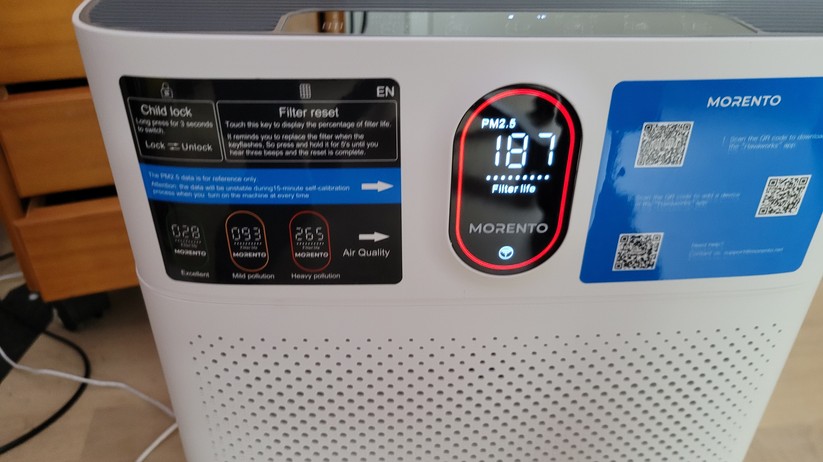 Luftreiniger Morento HY4866-WF: Die Klassifizierung der Luftqualität fällt zu optimistisch aus. Die WHO hat den Grenzwert für die Feinstaubkonzentration nach PM 2.5 auf 5 µg/m³ im Jahr 2021 gesenkt. In der EU gilt noch ein Grenzwert von 25 µg/m³. Zumindest ab diesem Wert sollte man nicht mehr von guter Luft sprechen,