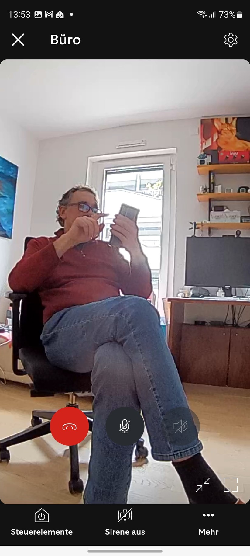 Ring Stick Up Cam Pro Akku: Die Aufnahmen bieten viele Details. Nachts bietet die Kamera eine farbige Nachtsicht ganz ohne Zusatz-LED. Allerdings gehen einige Details verloren und etwas grünstichig ist das Bild ebenfalls.