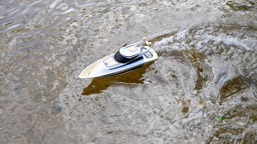 Carson RC Yacht Hurikan