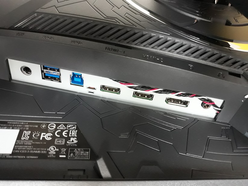 Auf der Rückseite des Displays bietet der Asus-Monitor Platz für diverse Anschlüsse.