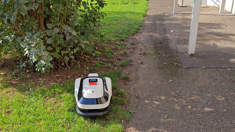 Roboup Raccoon 2 SE: Günstiger Mähroboter ohne Begrenzungskabel für Gärten mit festen Grenzen