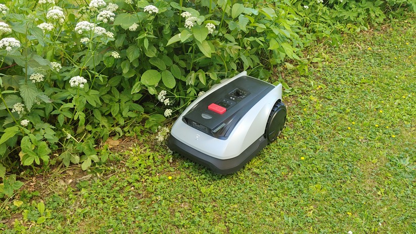 Ecovacs Goat O600 RTK bietet eine Schnittbreite von 19 cm und ist für Rasenflächen bis 600 m². 