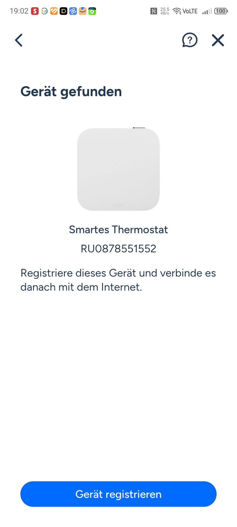 Die Tado-App erleichtert nicht nur die Inbetriebnahme mit zahlreichen Grafiken, sondern bietet auch eine einfache Bedienung, inklusive Erstellung von Heizplänen und liefert zudem detaillierte Informationen zum Heizbetrieb. Der volle Funktionsumfang steht allerdings nur mit einem kostenpflichtigen Abo zur Verfügung. Dafür muss man entweder 4 Euro monatlich oder 30 Euro jährlich bezahlen.