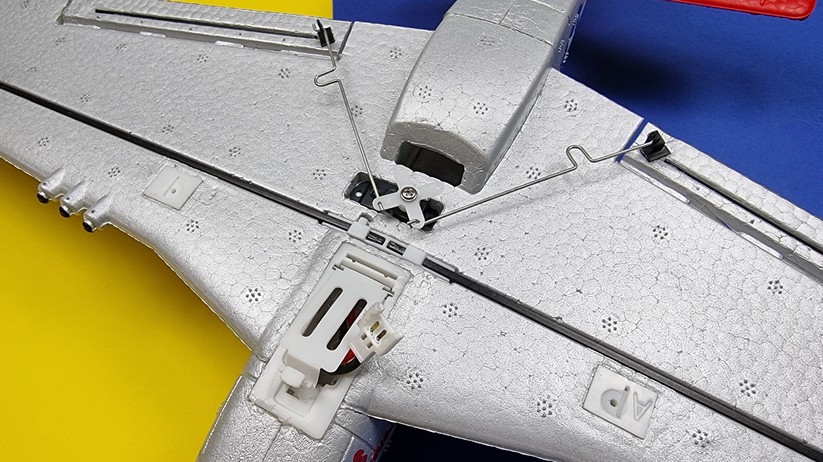 RC-Flugzeuge: F4U corsair und P51 Mustang