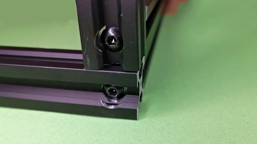 Die Aluminiumteile haben Spiel und so muss exakt gearbeitet werden.