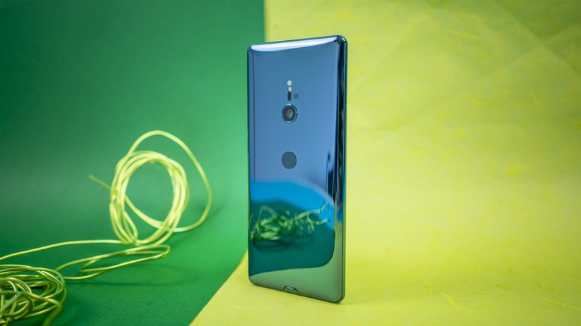 Der Fingerabdrucksensor des Xperia XZ3 sitzt zu tief.