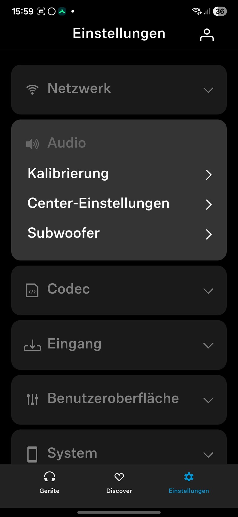 Die Smart Control-App bietet für die Bedienung die meisten Optionen, außerdem führt sie Schritt für Schritt durch die Einrichtung. Sie bietet Firmware-Updates, Quellenwahl, Equalizer-Einstellungen, Pegel und die Intensität des Ambeo-Modus. Besonders wichtig: Hier finden Nutzer die für den optimalen Sound wichtige automatische Raumkalibrierung.