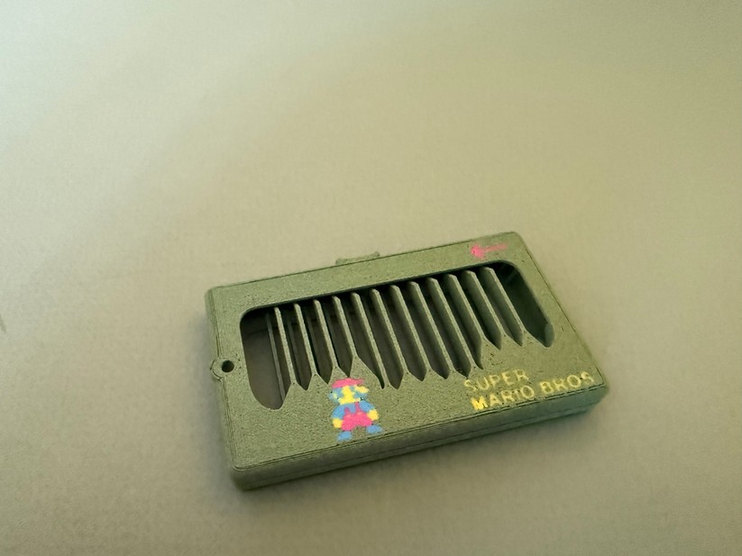 Hier ist eine mehrfarbige Beschriftung aus dem AMS zu sehen.