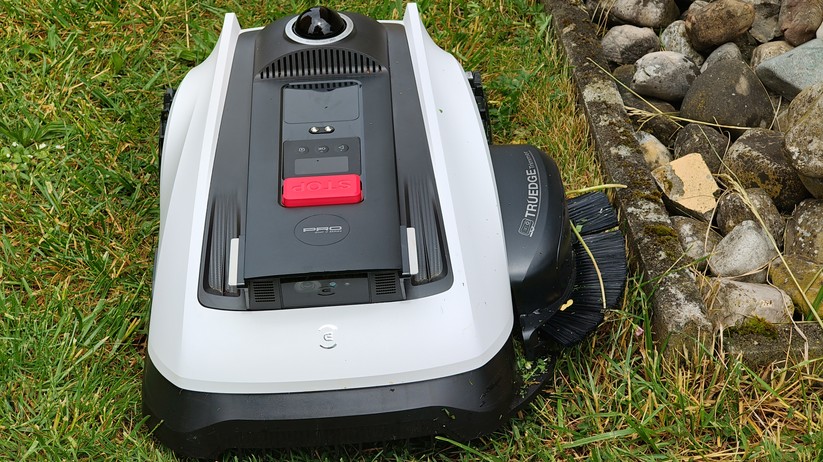 Ecovacs O1200 LiDAR Pro: Mähroboter für Flächen bis 1200 m² mit integriertem Kantentrimmer