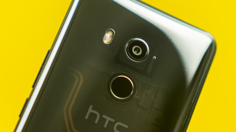 Die Kamera des HTC U11 Plus ragt minimal aus dem Gehäuse heraus.