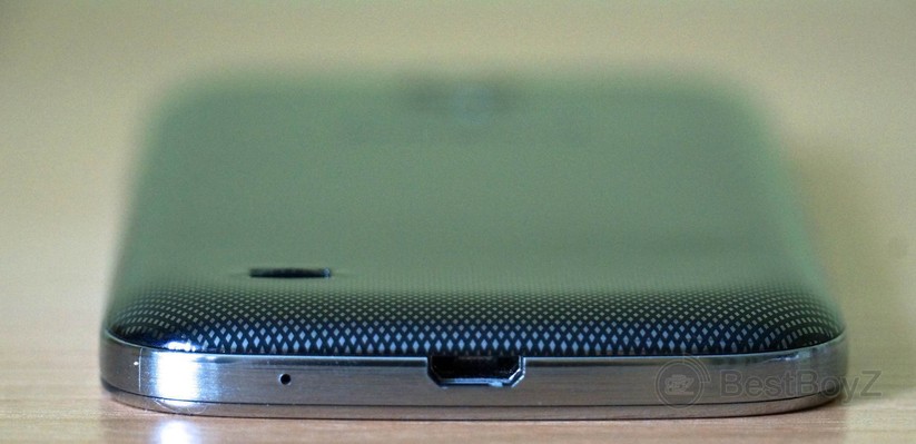 Samsung GT-I9195 Galaxy S4 mini 4