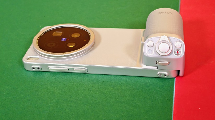 Vivo X300 Ultra mit Kamera-Handgriff