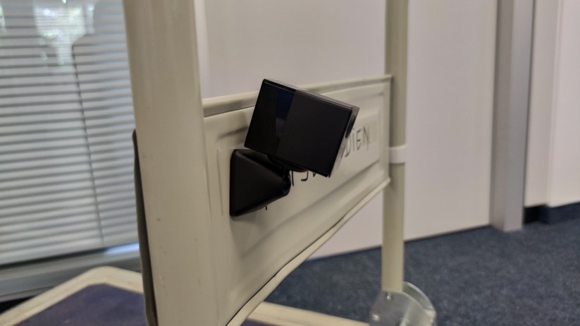 Ezviz BC2: Der magnetische Standfuß erlaubt eine flexible Positionierung der Kamera.