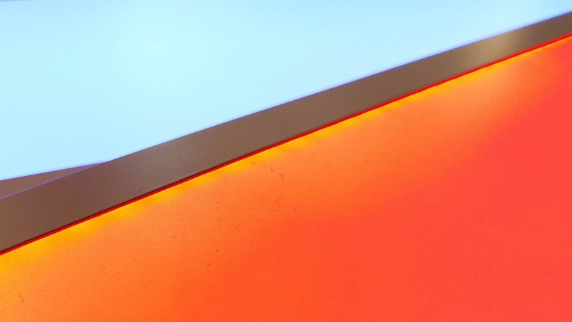 Lichthöfe beim Tint-Panel sind zwar vorhanden, aber nicht so stark wie hier auf der zu Anschaulichkeitszwecken stark bearbeiteten Aufnahme