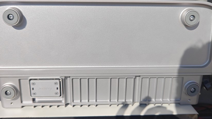 Jackery Solarvault 3 Pro: 4 MPPTs, 800 W Einspeisleistung, 1200 W Notstromsteckdose