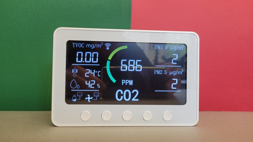 Tuya Smart Air Quality Monitor: Sensoren für Temperatur, Luftfeuchtigkeit, CO₂, TVOC, PM2.5 und PM1.0