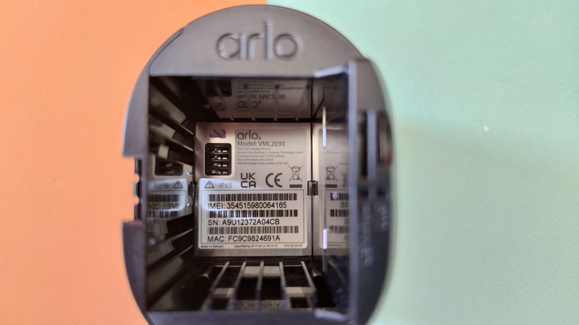 Arlo Go 2: Batteriefach