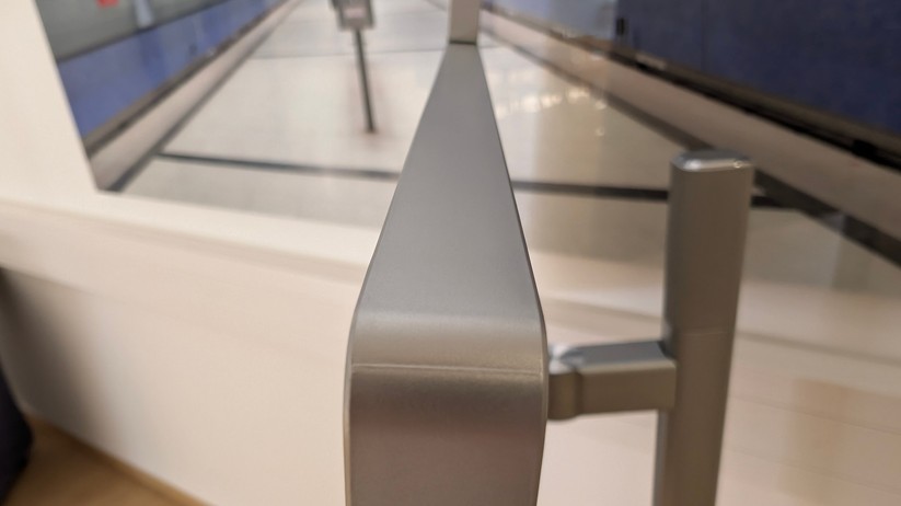 LC-Power LC-M32S4K – Gehäusekante aus Kunststoff
