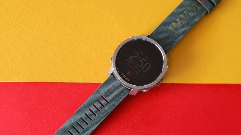 Die Polar Grit X. Man sieht der Uhr an, dass sie für den Sport gemacht ist. 