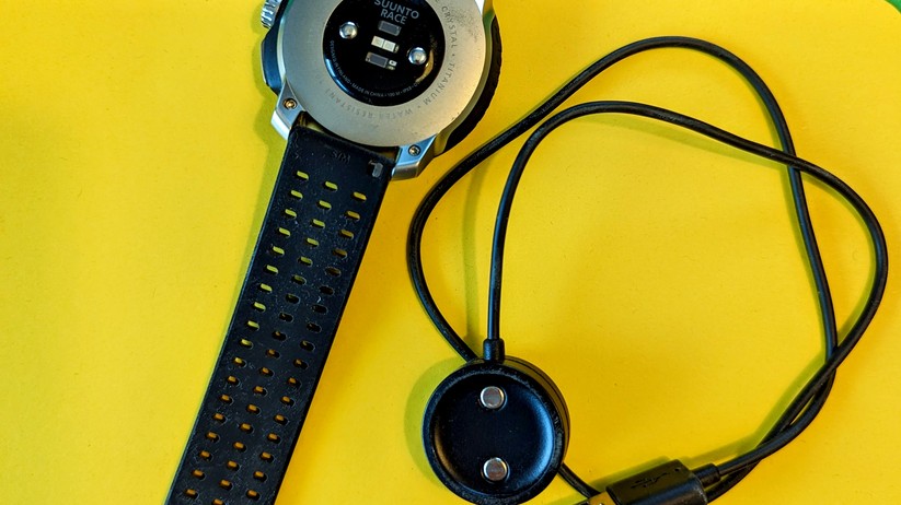 Suunto Race mit Ladepad